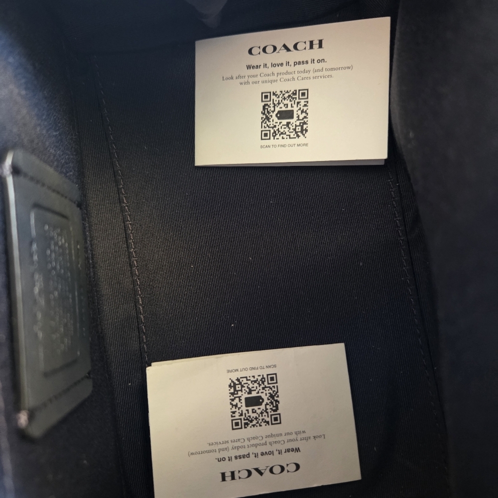 2 Piece, Stunning Coach New York matching set in a beautiful teal blue-green - Picture 10 of 12